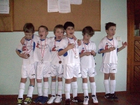 Team Weiß mit Medaille